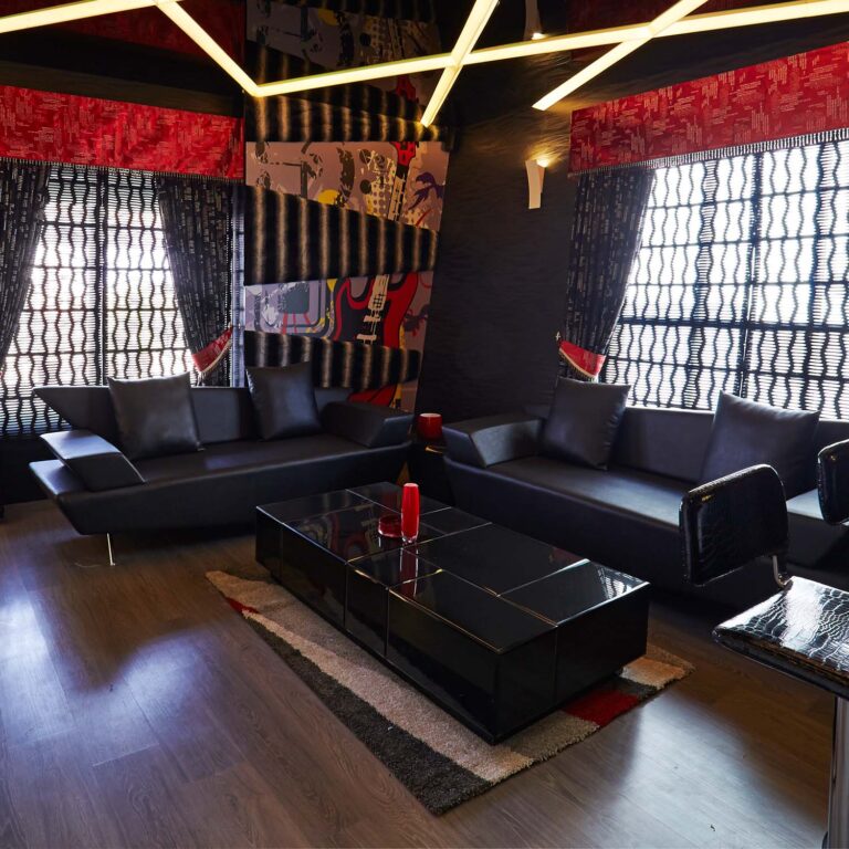 DYNAMIC REALITY CHISELED SOFA